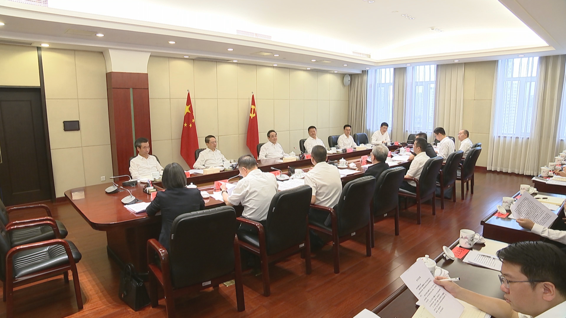 贵州新闻联播丨徐麟主持召开专题会议强调 始终把人民放在心中最高位置 以正确政绩观推进化解民生领域信访问题