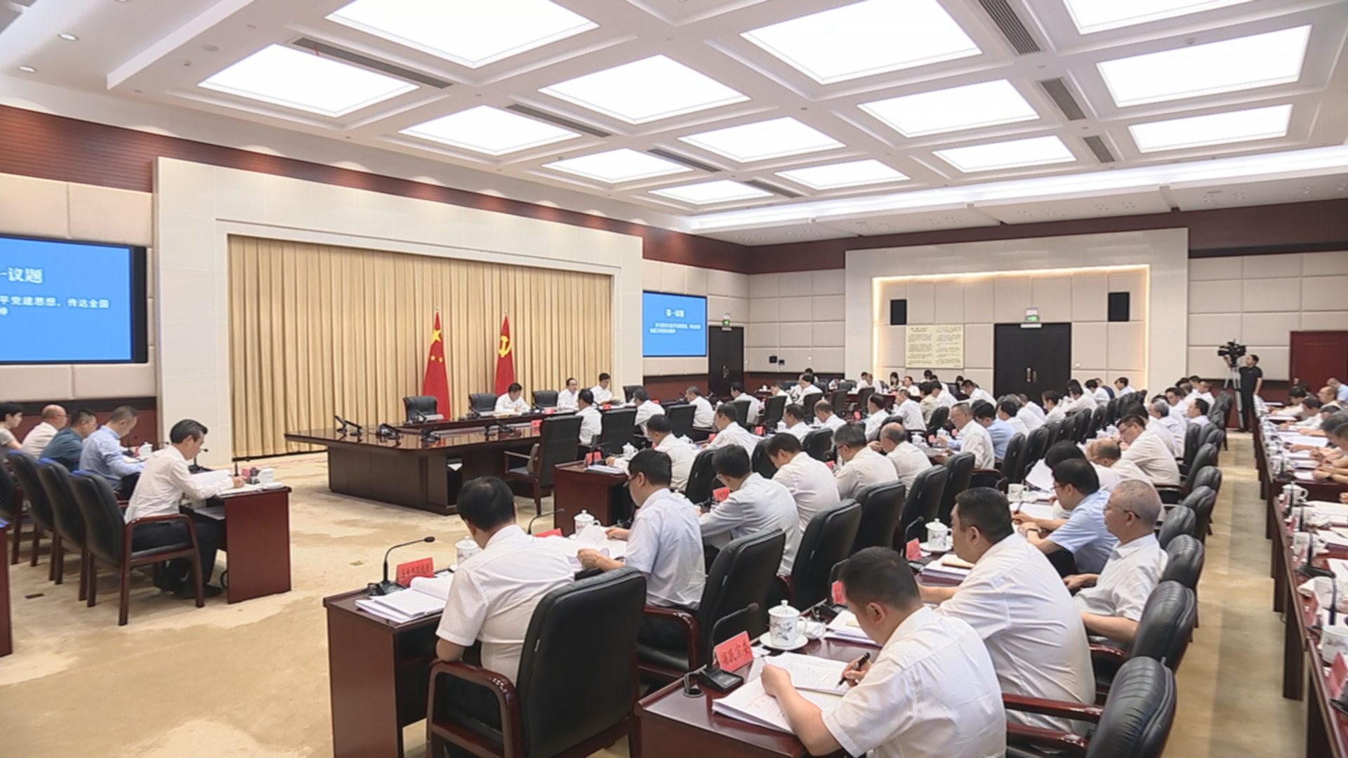 贵州新闻联播丨省委常委会暨省委党的建设工作领导小组召开会议 深入学习贯彻习近平党建思想 以更高标准更实举措抓好党的建设各项工作