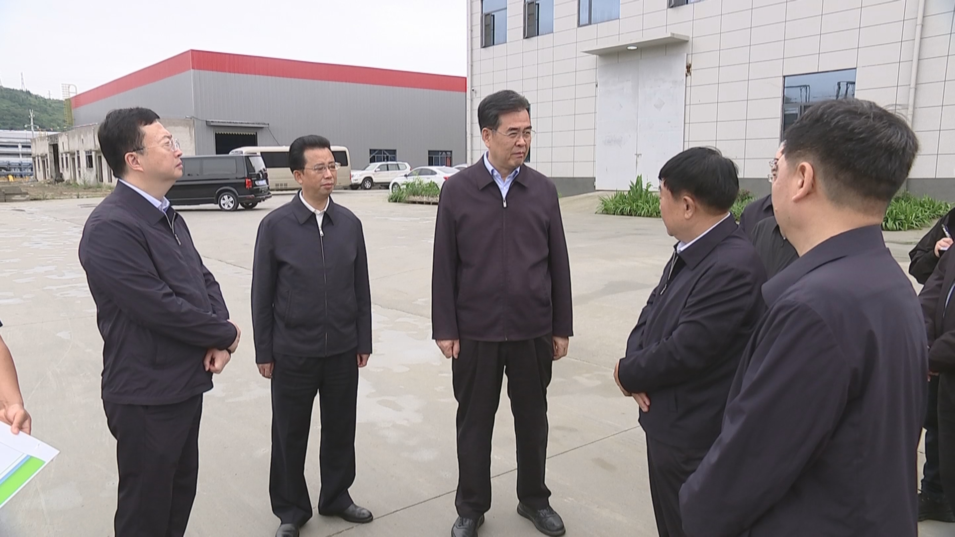 贵州新闻联播丨李炳军在六盘水市调研并督导学习教育整改整治工作时强调 立足资源禀赋和比较优势 尊重发展规律 以正确政绩观引领推动高质量发展