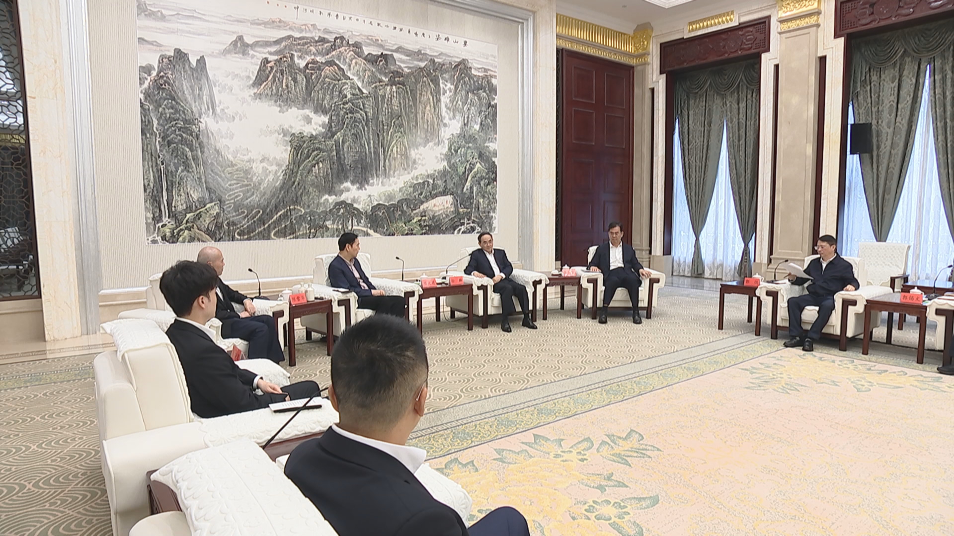 贵州新闻联播｜徐麟李炳军会见青山实业董事局主席项光达 华友控股集团董事长陈雪华