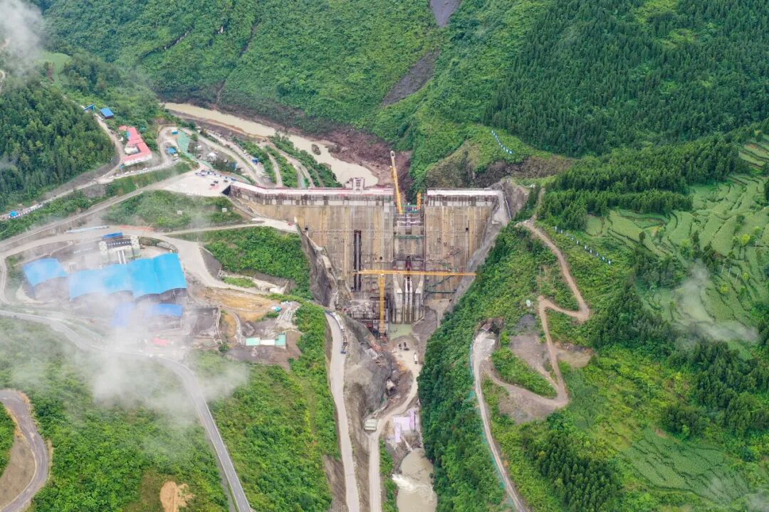 国家重大水利工程遵义观音水库大坝封顶，今年底下闸蓄水