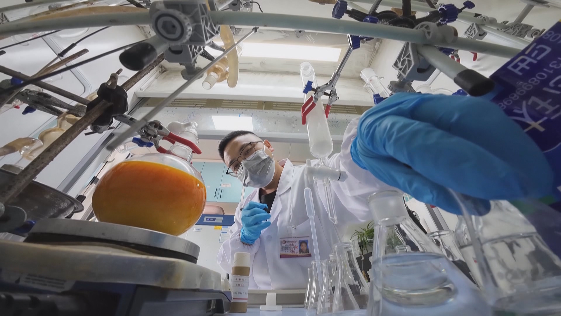 贵州新闻联播丨不用“坐班” 全力“解题”  贵州柔性引才赋能现代化产业体系向优向新