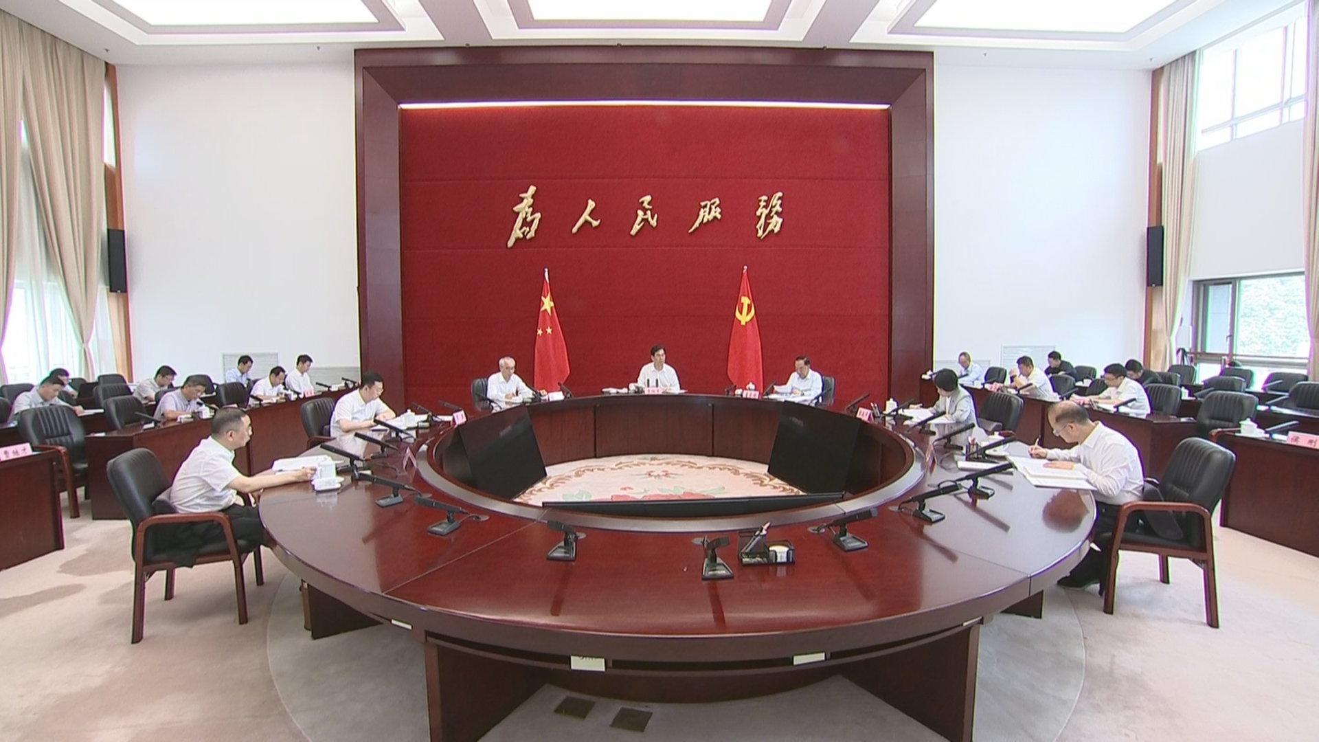 贵州新闻联播丨李炳军在省政府党组理论学习中心组集中研讨会上强调 深入学习贯彻习近平党建思想 引领推动贵州高质量发展不断取得新成效