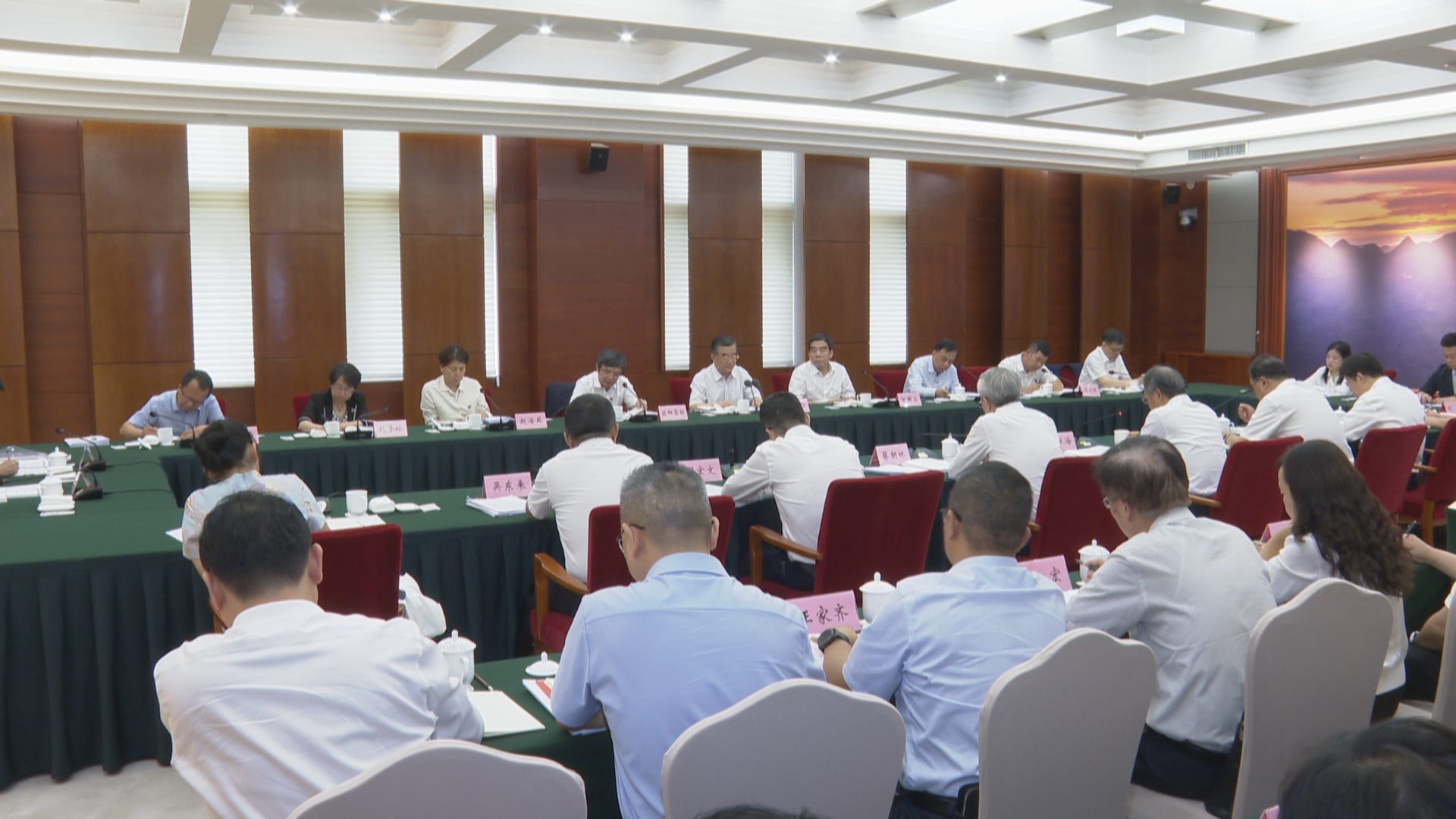 贵州新闻联播丨全国人大常委会副委员长张庆伟率队在我省开展执法检查