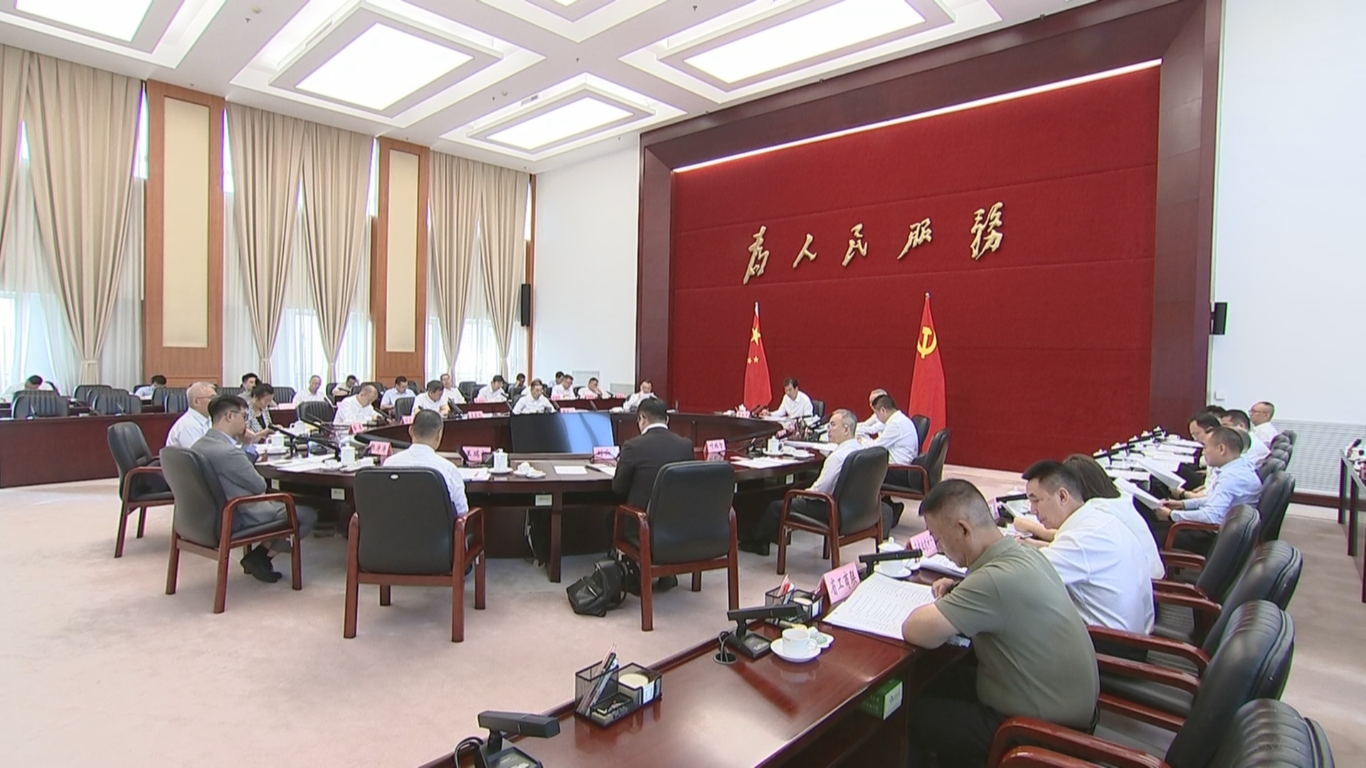 贵州新闻联播丨李炳军主持召开企业家座谈会 就做好当前经济工作听取意见建议