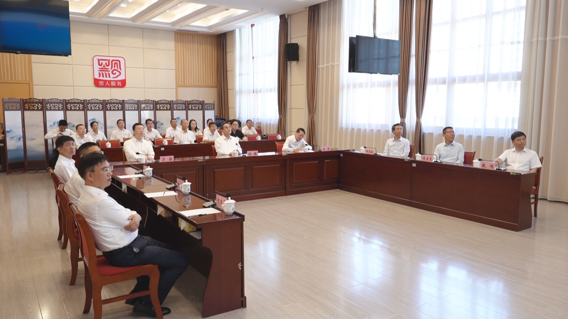 贵州新闻联播丨徐麟在贵阳贵安调研时强调 持续深化推进数智赋能千行百业 做强做优数字经济引领支撑高质量发展