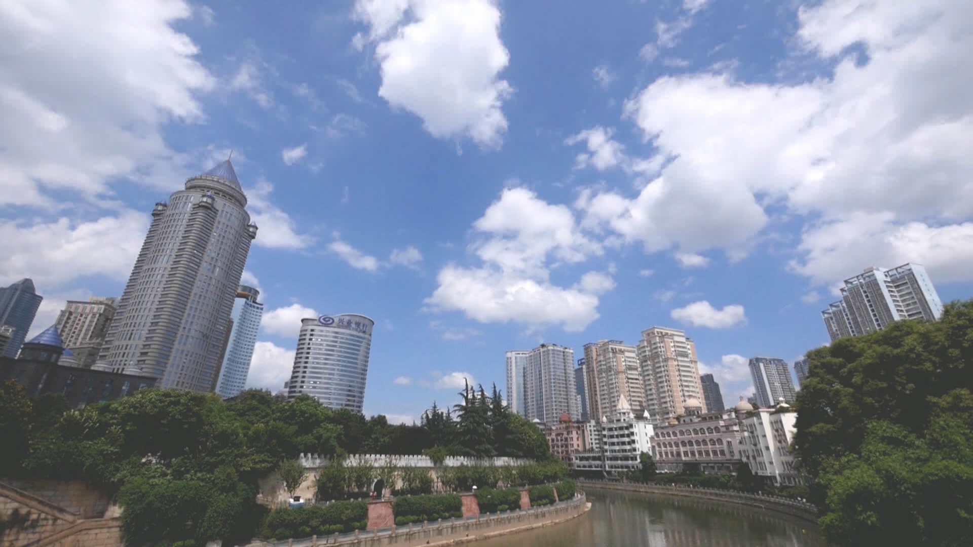贵州新闻联播丨马蜂窝同程旅行双榜第一 贵州贵阳成今夏避暑游“顶流”