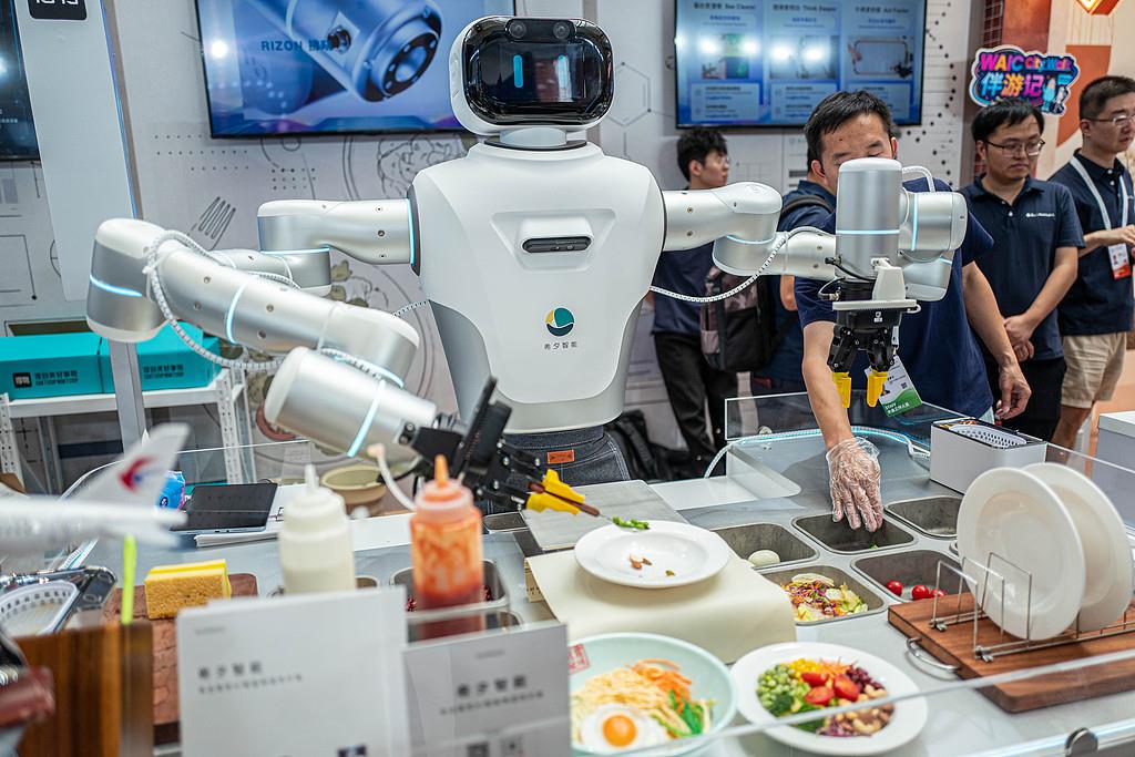 在这些亮眼数据里 看见中国AI产业的“硬核家底”