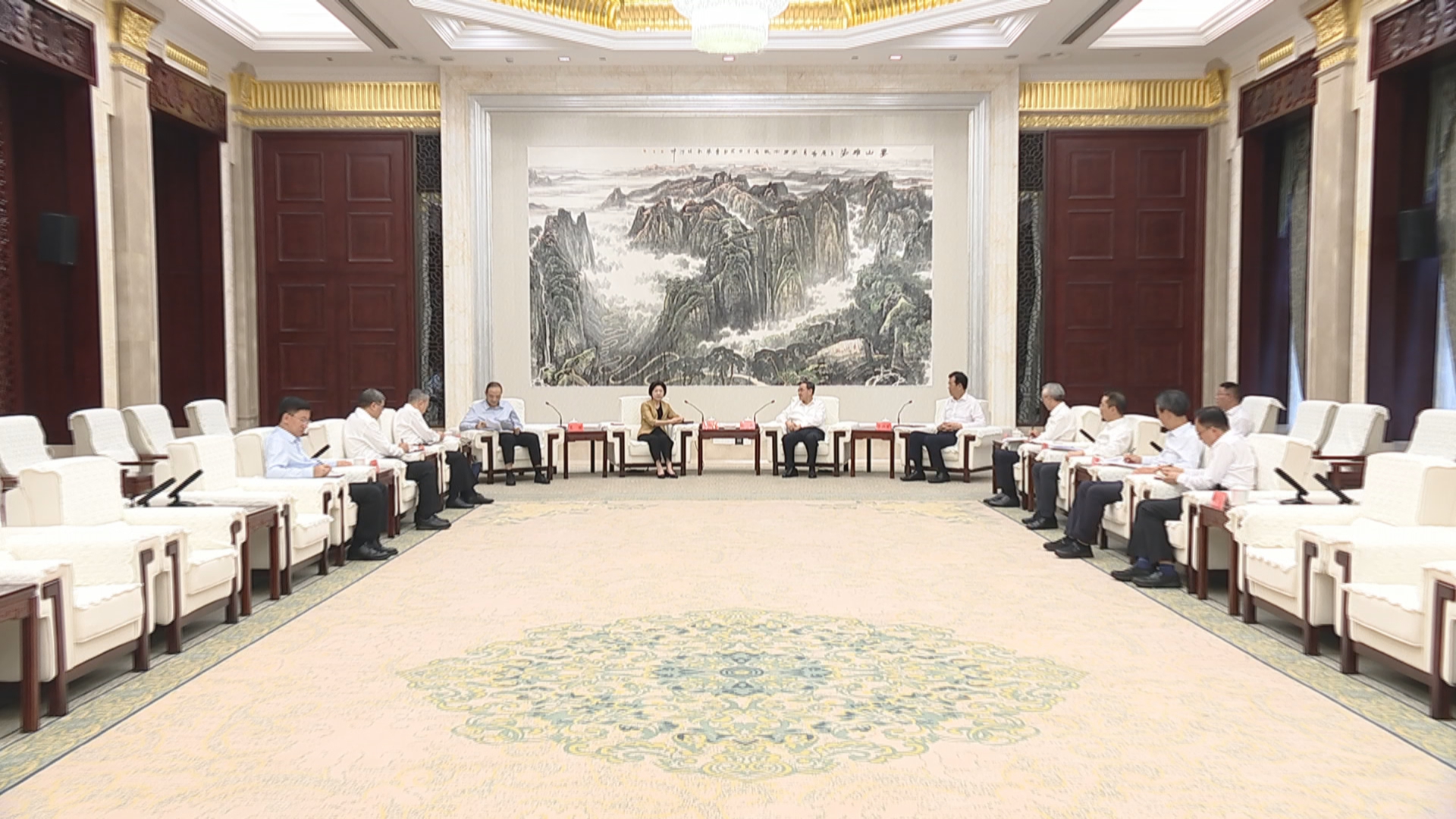 贵州新闻联播丨徐麟李炳军会见海关总署署长 党委书记孙梅君
