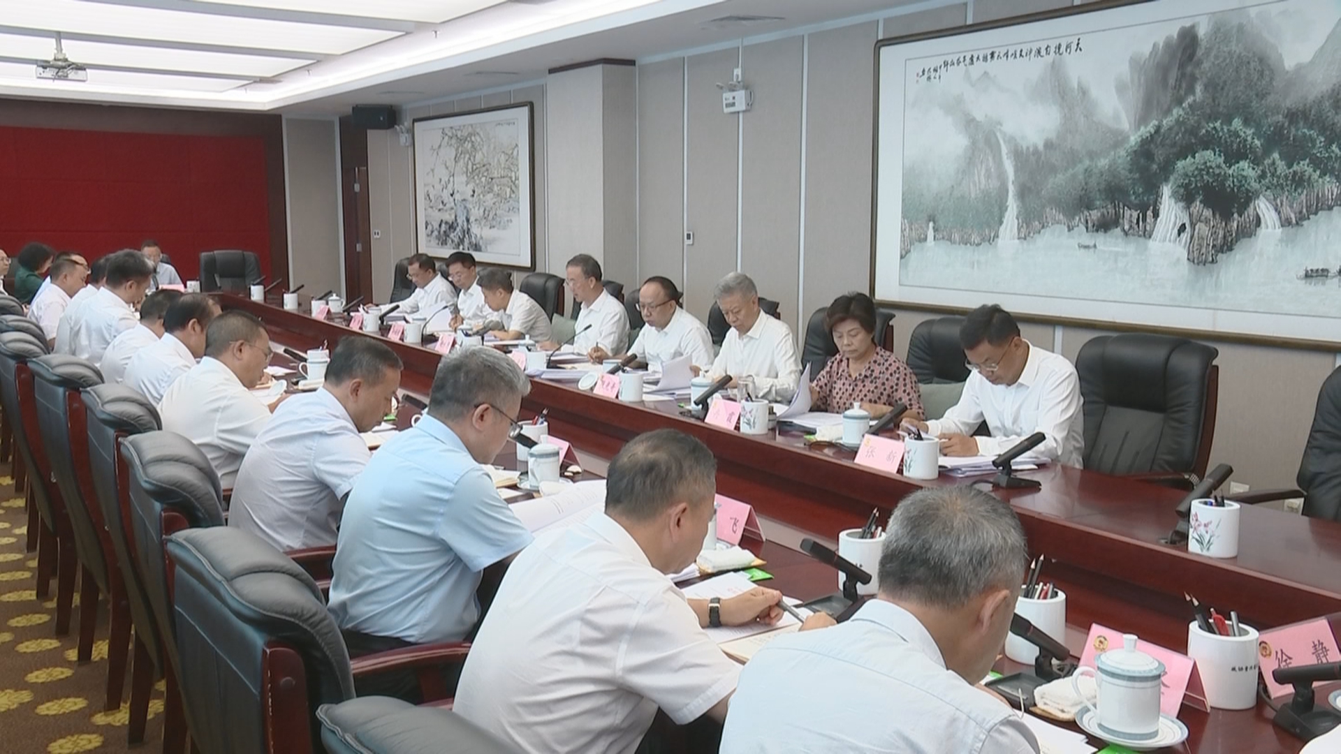 贵州新闻联播丨省政协党组理论学习中心组召开专题研讨会