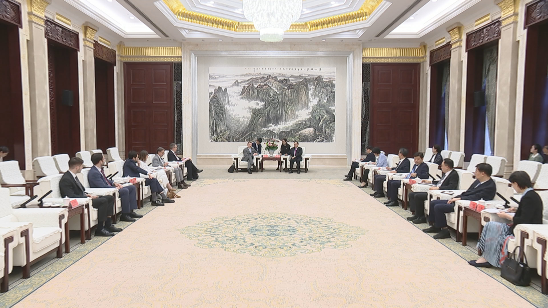 贵州新闻联播丨徐麟会见法国驻华大使白玉堂