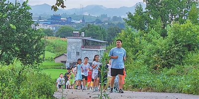 央媒看贵州丨人民日报：茅坪村的孩子，为啥爱上晨跑