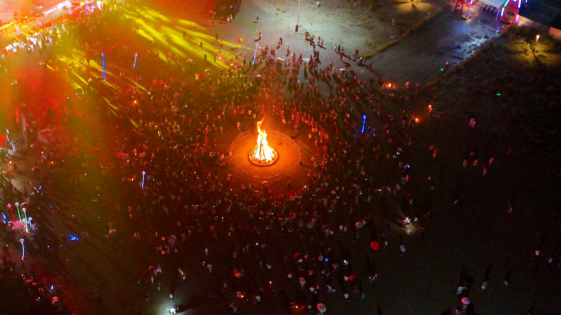 盘州：民族“火把月”燃情启幕 篝火狂欢点亮清凉夏夜