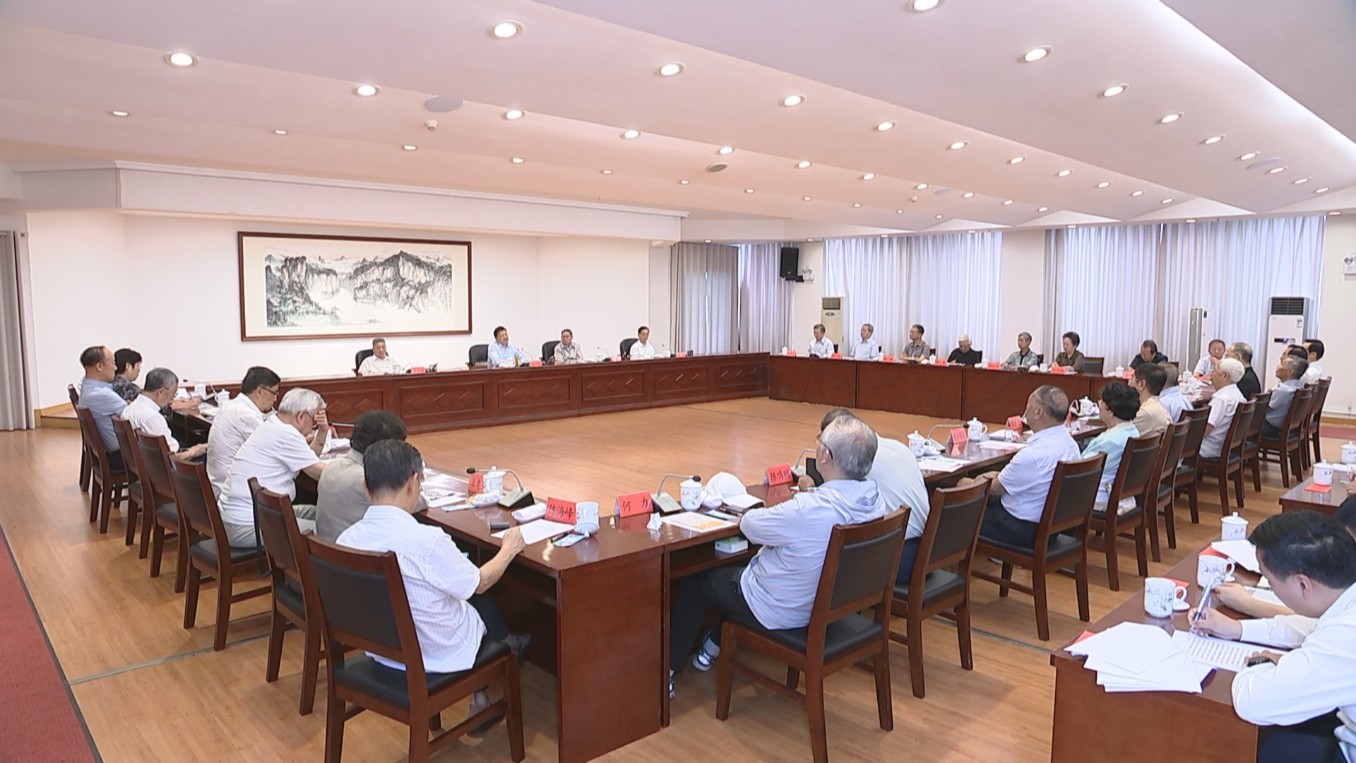 贵州新闻联播丨省委召开省级老干部情况通报会