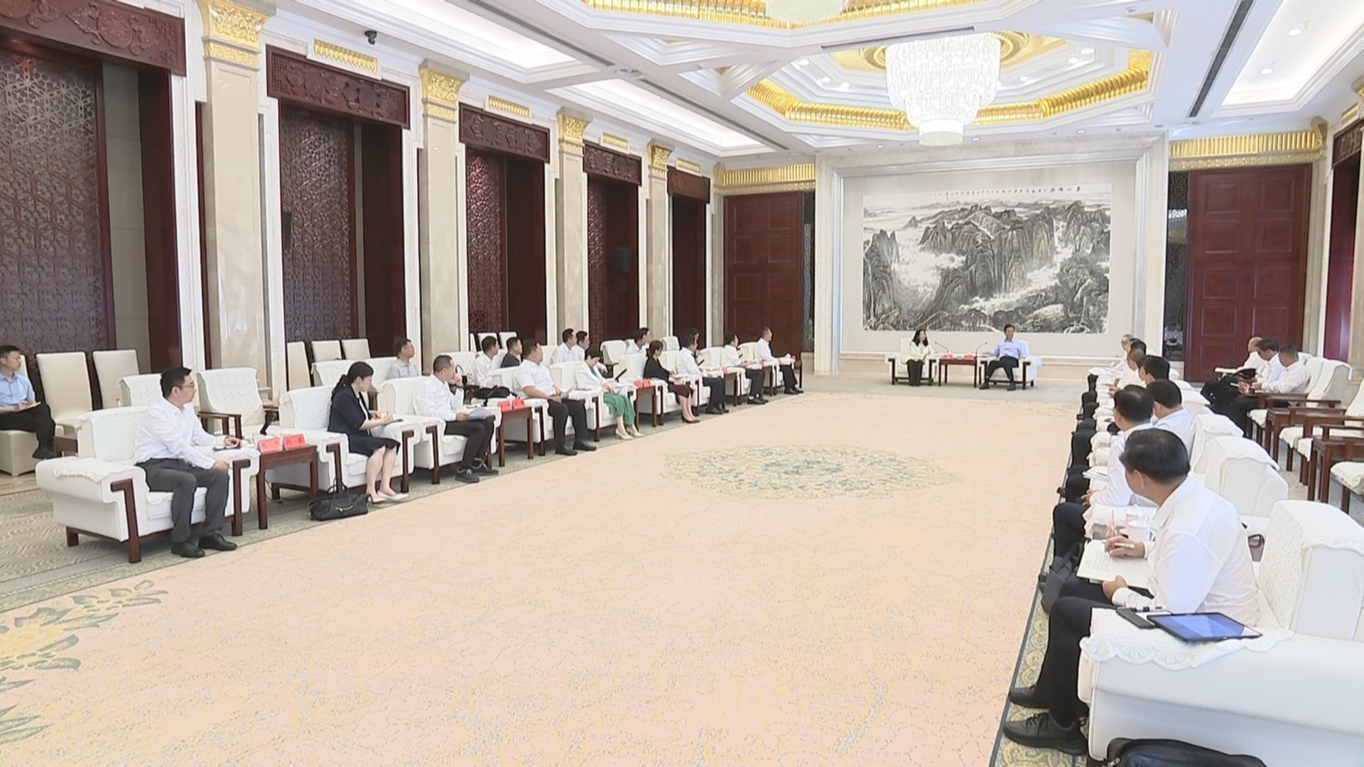 贵州新闻联播｜李炳军会见京东集团首席执行官许冉 省政府与京东集团签署战略合作框架协议