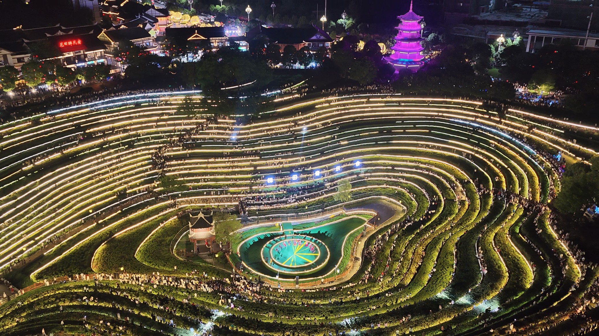 “大地指纹”音乐会落幕，“总对总”定制列车载乐迷踏上归途