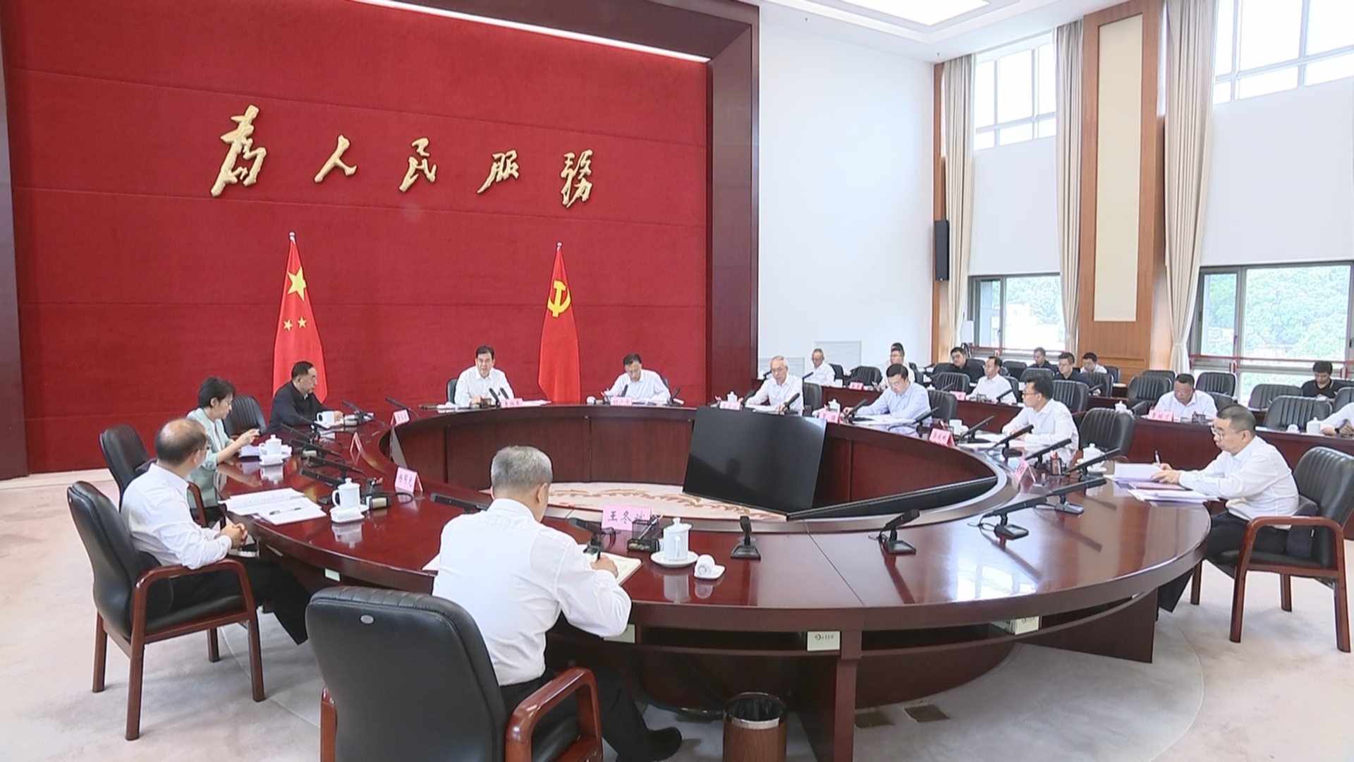 贵州新闻联播丨李炳军在省政府党组理论学习中心组集中研讨会上强调 深学细悟习近平总书记关于基层工作方法的重要论述 不断巩固拓展树立和践行正确政绩观学习教育成果