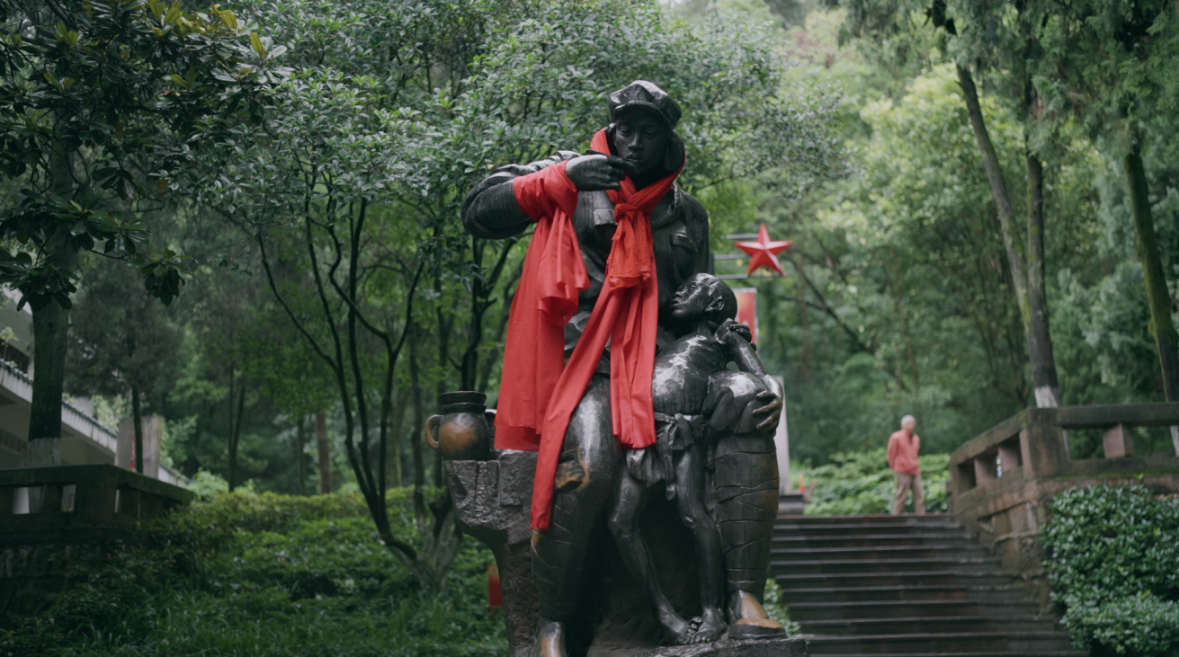 红军坟纪念铜像