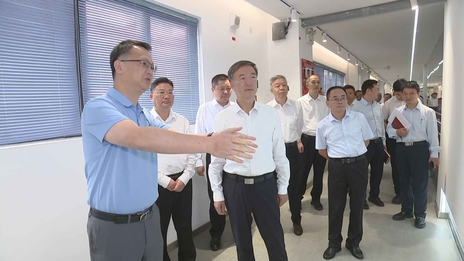 贵州新闻联播丨省政协常委视察团围绕“拓宽‘两山’转化路径”开展视察