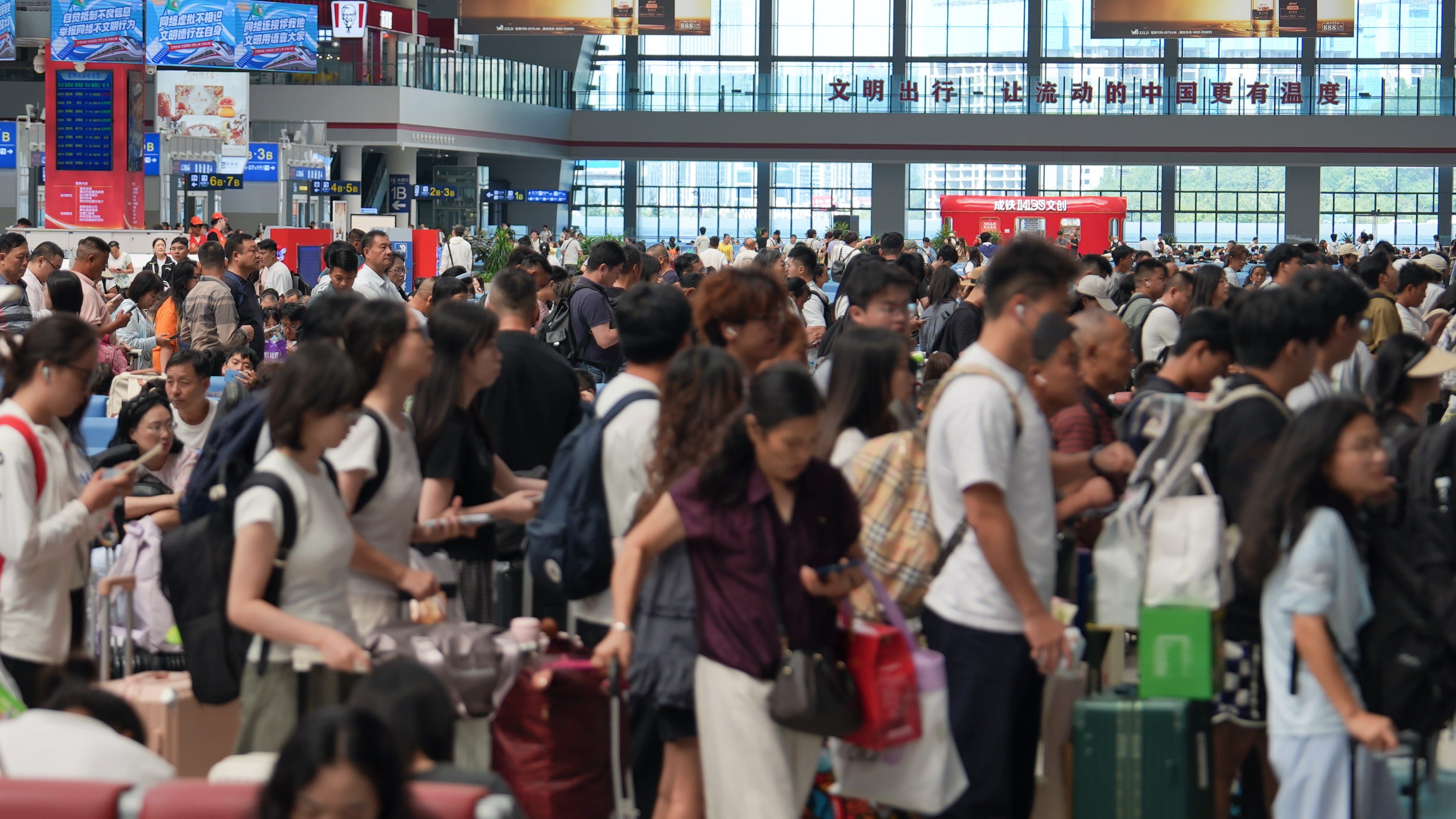 贵阳车站本周末加开21趟列车，护航旅客假日出行