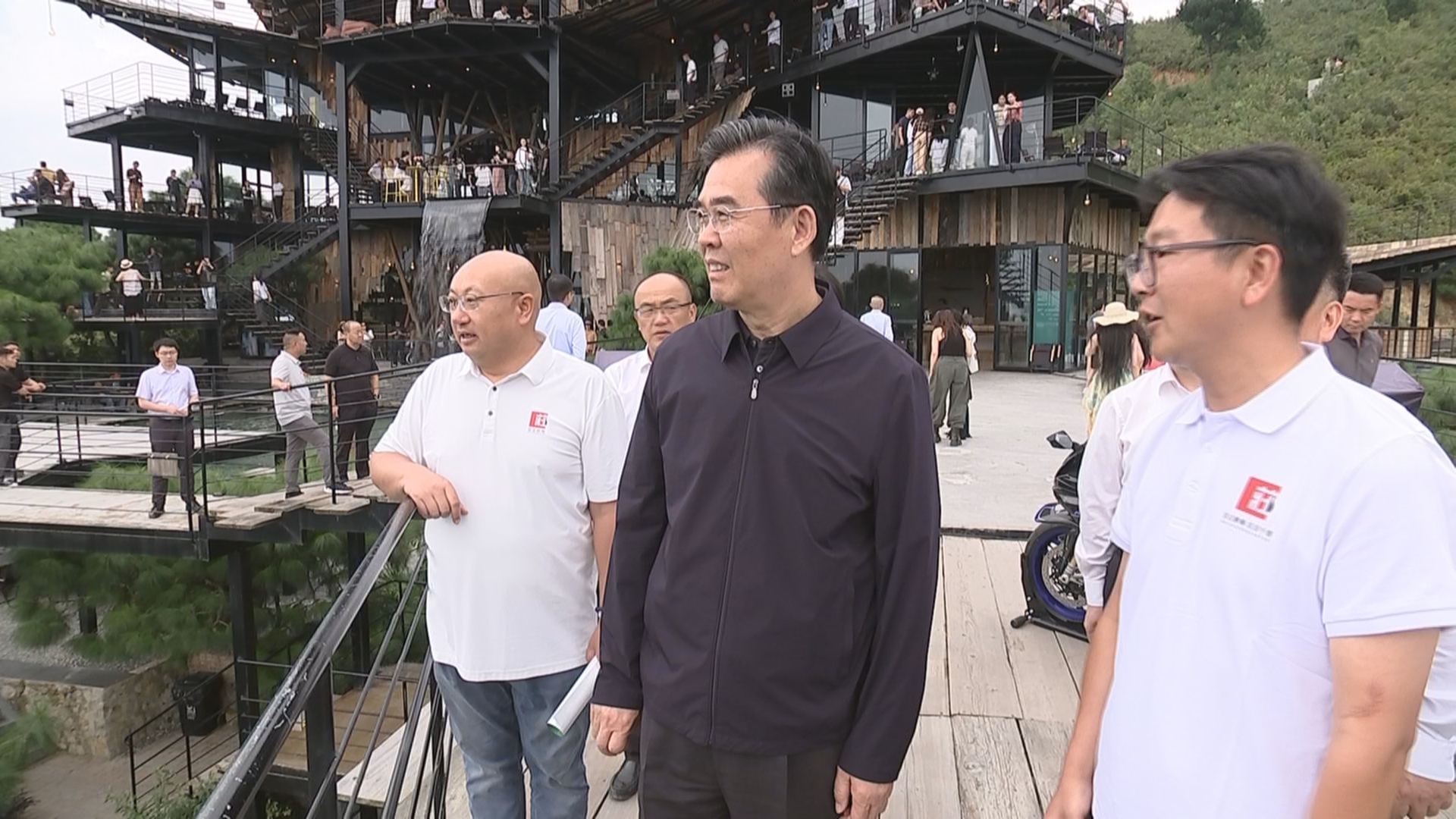 贵州新闻联播丨李炳军在贵阳市调研旅居产业时强调 聚焦市场需求优化产品服务供给 乘势而上推动旅居产业高质量发展