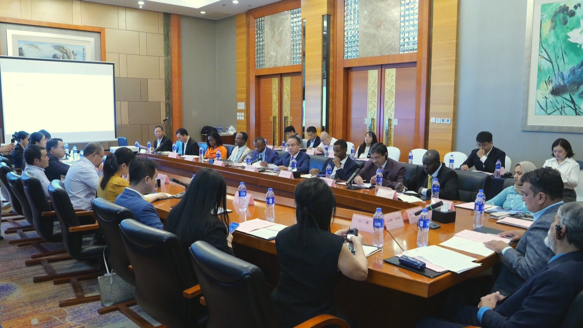 贵州新闻联播｜国际民间减贫合作网络研讨会在贵阳举行