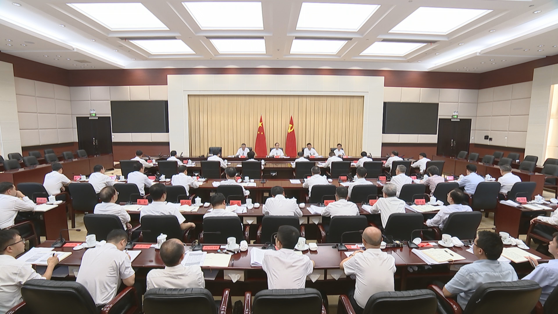 贵州新闻联播丨徐麟主持召开市（州）党委书记座谈会强调 学深悟透习近平总书记重要讲话重要指示精神 远谋近施务实笃行努力开创新局面展现新风采