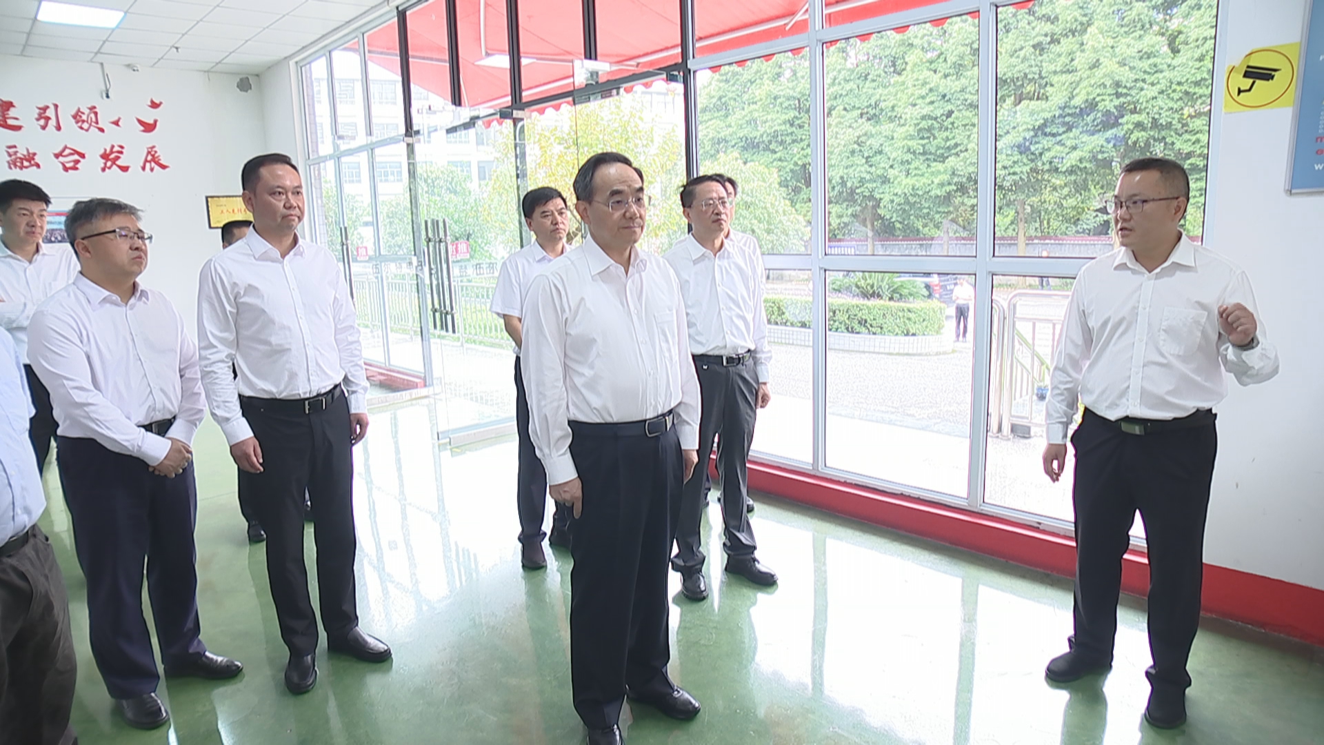 贵州新闻联播丨徐麟在遵义市调研时强调 牢记嘱托服务国家战略 发挥优势深化产业协作 高质高效建设融入成渝地区双城经济圈“桥头堡”