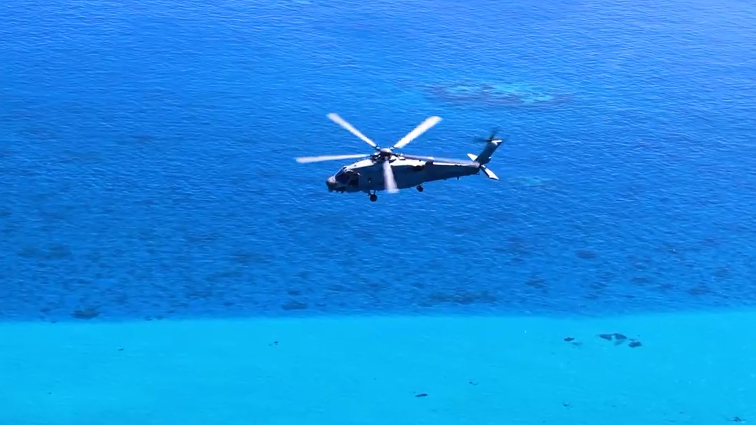 中国人民解放军南部战区位黄岩岛周边海空域组织海空联合演训