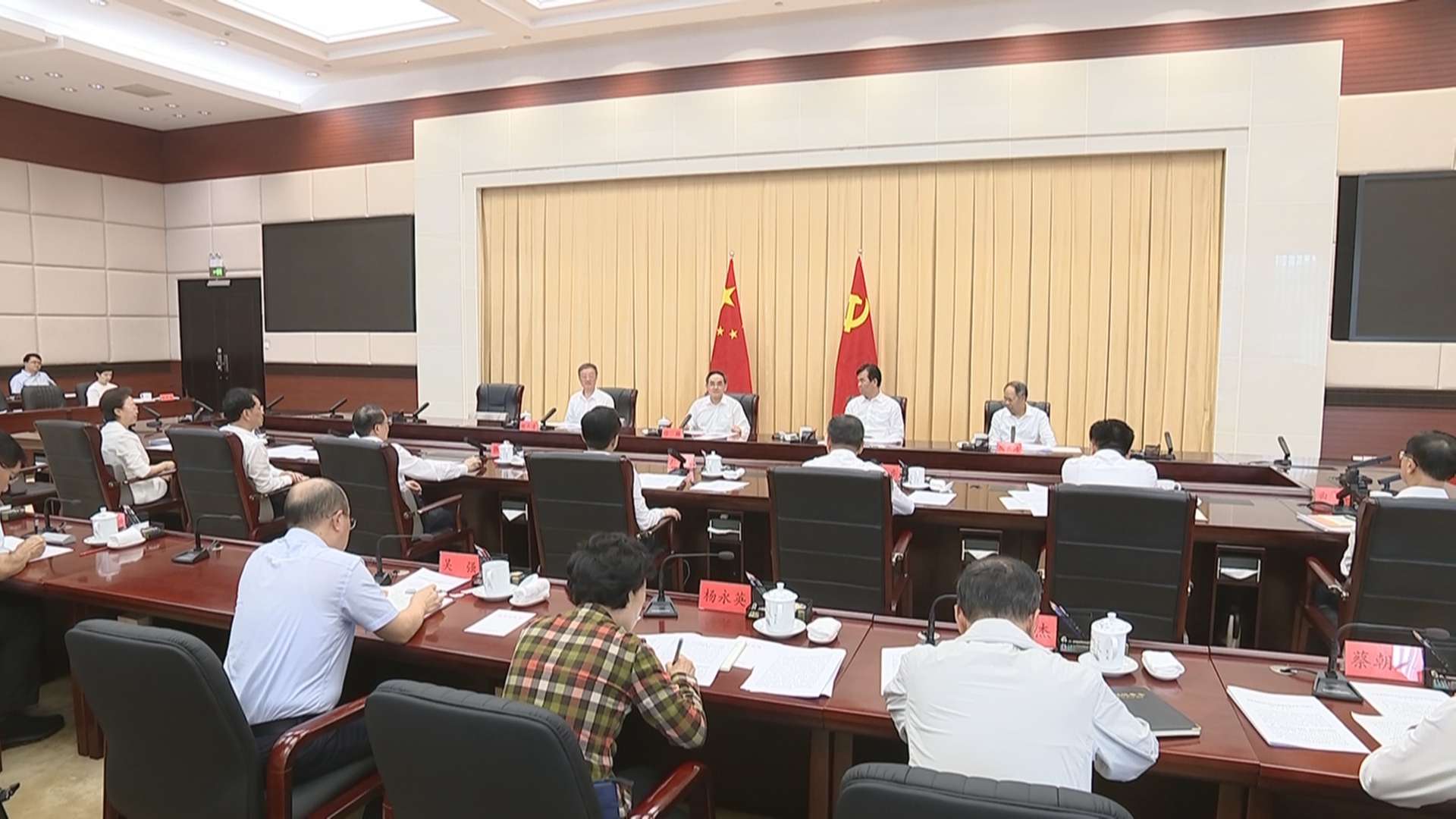 贵州新闻联播丨徐麟在省委理论学习中心组集中研讨会上强调 深学笃用习近平文化思想 为贵州走新路展风采提供强大精神支撑