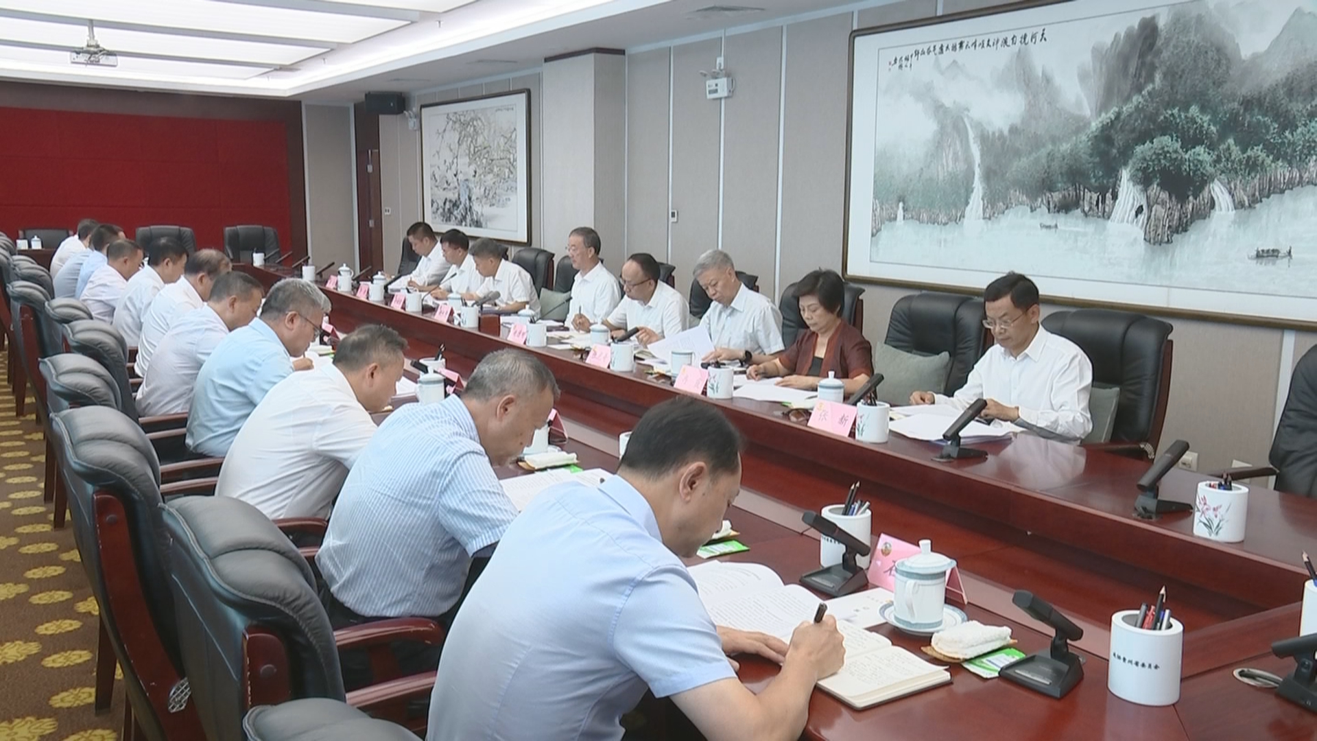 贵州新闻联播丨省政协党组理论学习中心组召开专题研讨会