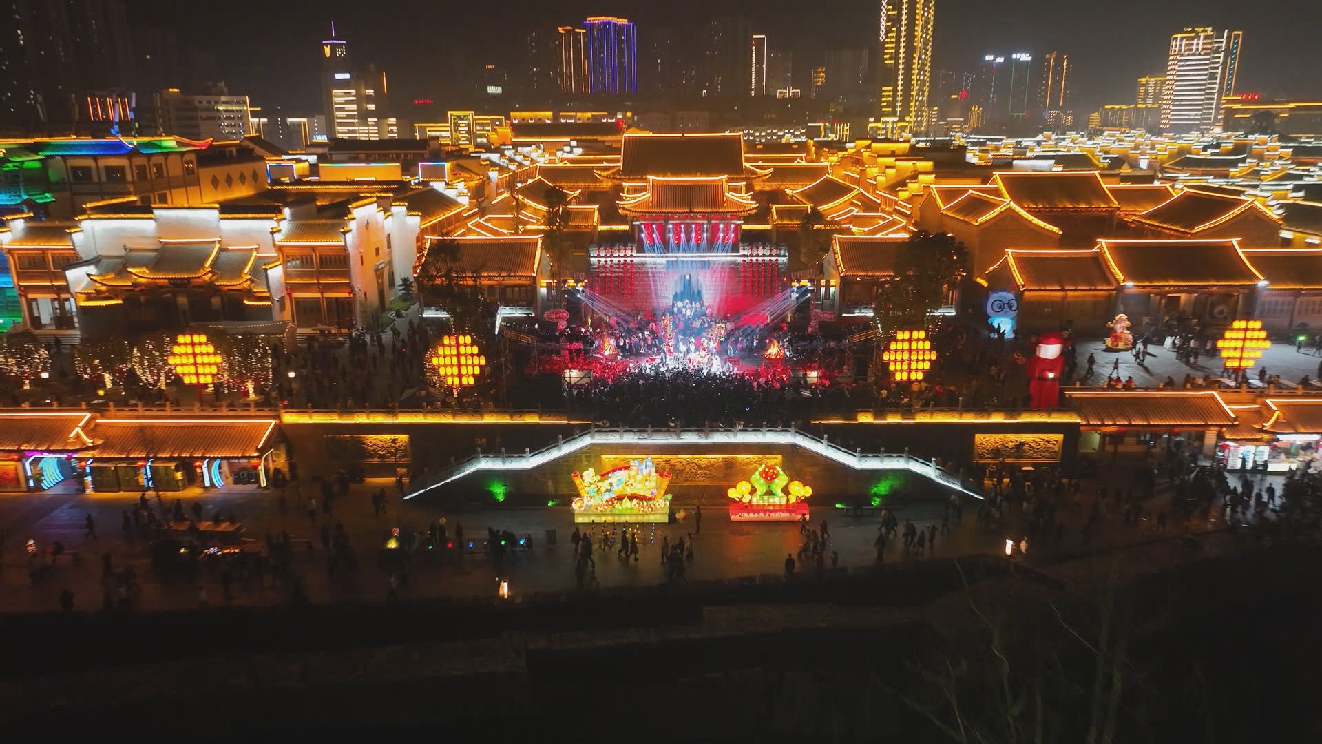 贵州新闻联播丨【直击旅游】古巷锣声起 一出好戏如何激活老城烟火?