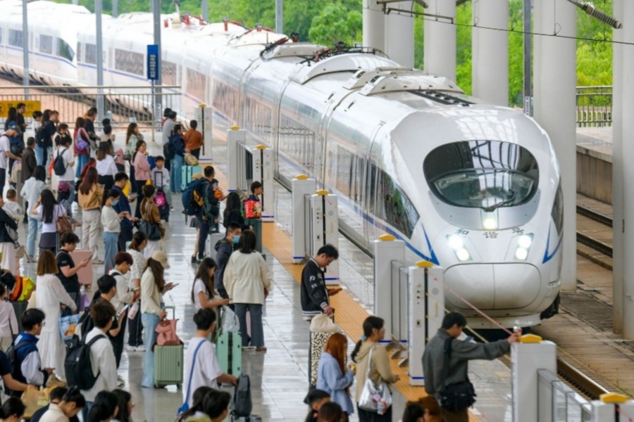 全国铁路今天预计发送旅客2415万人次