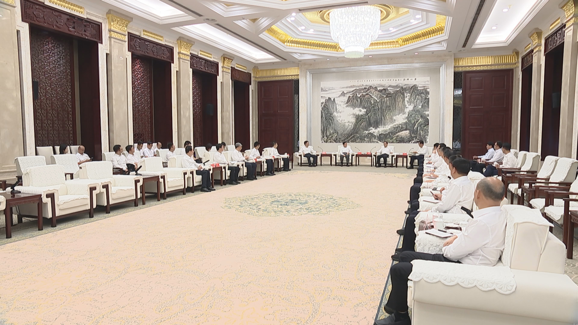 贵州新闻联播丨徐麟李炳军会见中国商飞公司党委书记  董事长贺东风