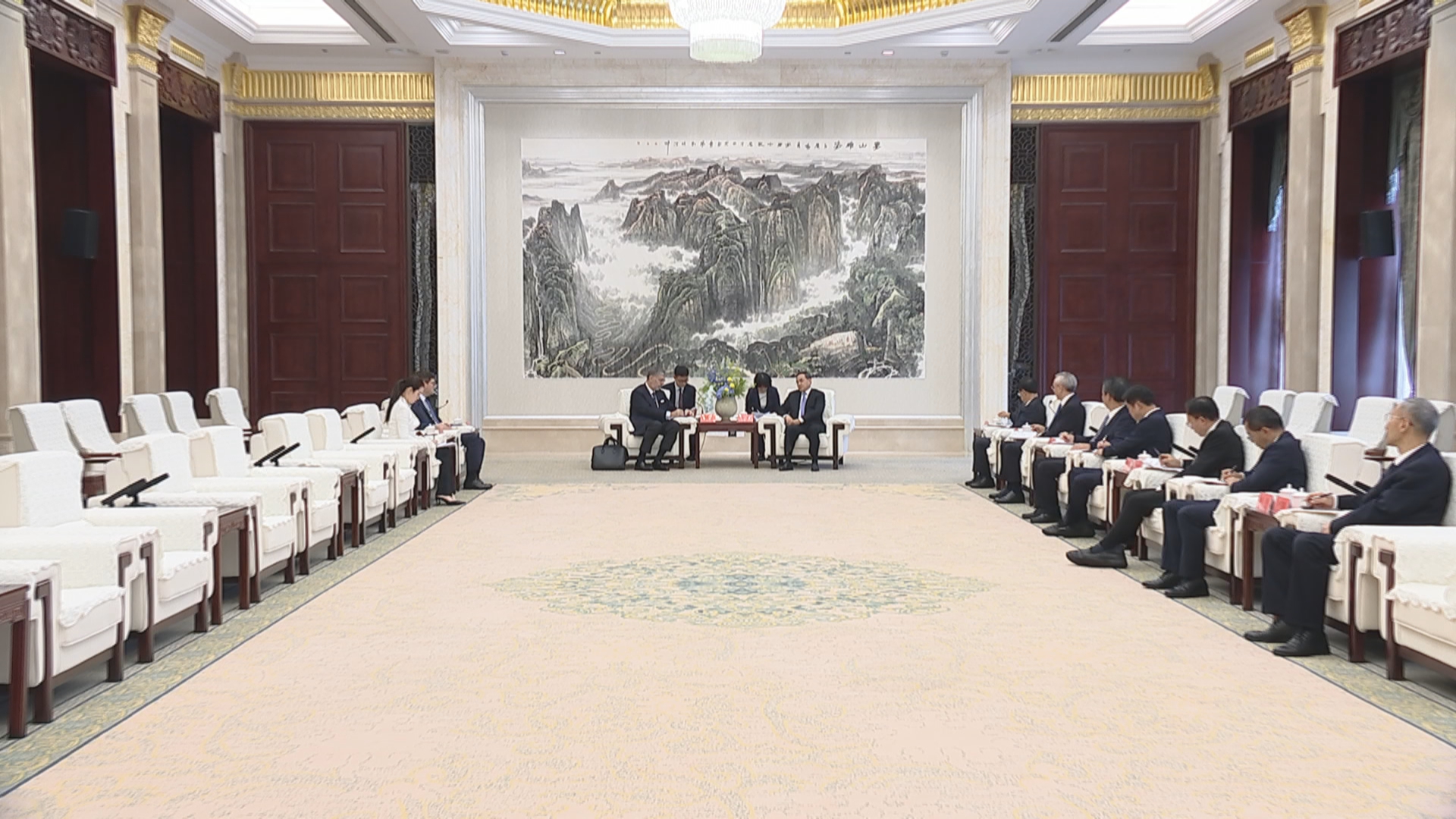 贵州新闻联播丨徐麟会见意大利驻华大使安博思