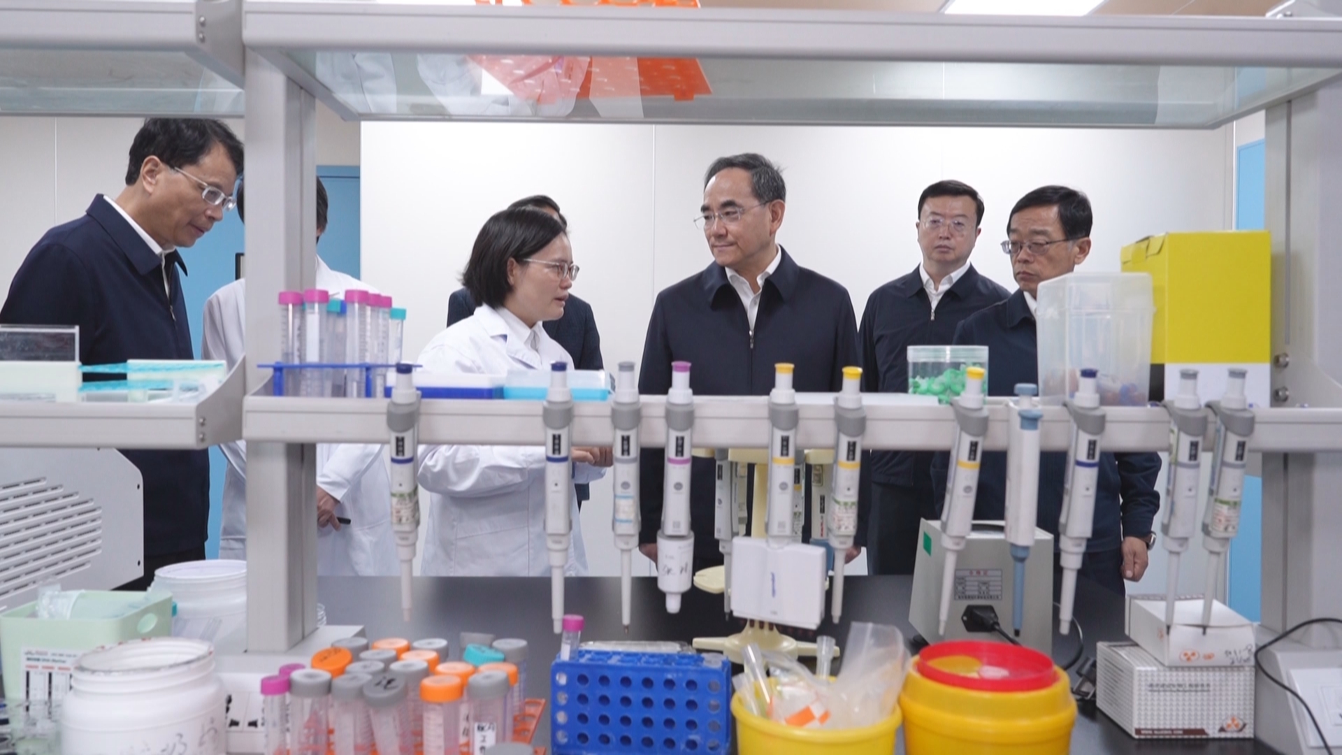 贵州新闻联播丨徐麟在调研卫生与健康工作时强调 深入学习贯彻全国卫生与健康大会精神 用心用情用力推进全省卫生与健康事业高质量发展