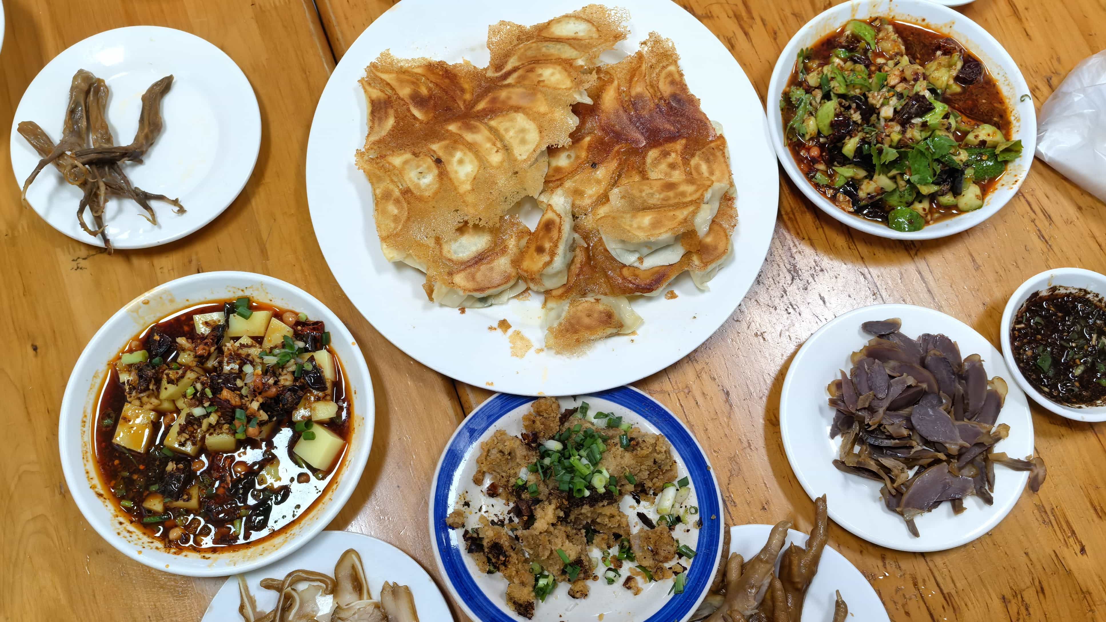 逛吃贵州丨桐梓锅贴饺妙不可言，或许是得了真传
